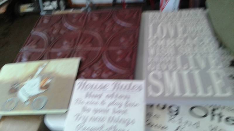 lot 105 image: Large Lot Of Home Decor Wall Hanging Signs