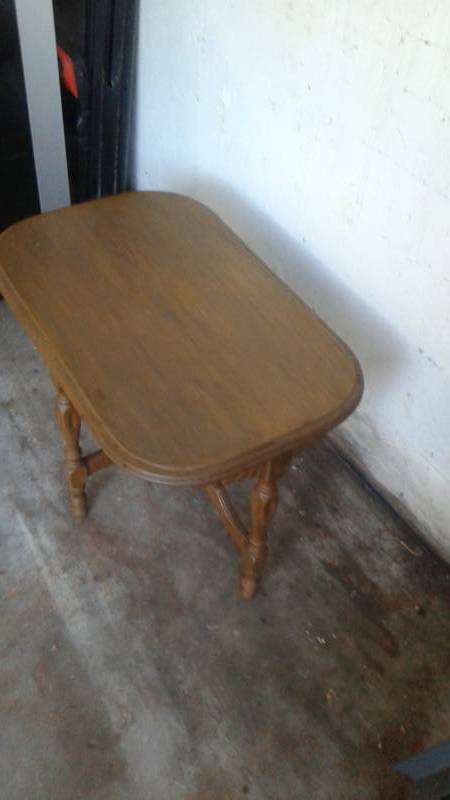 lot 26 image: Small Vintage Coffee Table