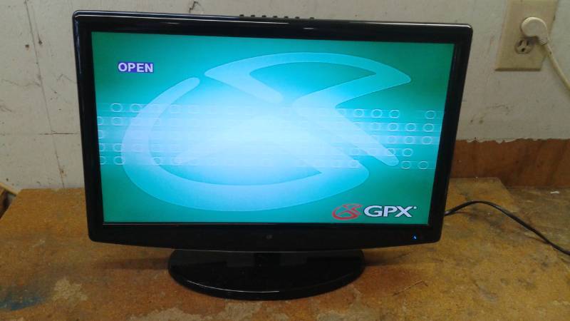 lot 119 image: GPX TV With Built In DVD Player, Used, Works, No Remote