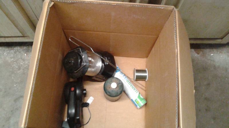 lot 124 image: Box With A Bunch of Camping Items