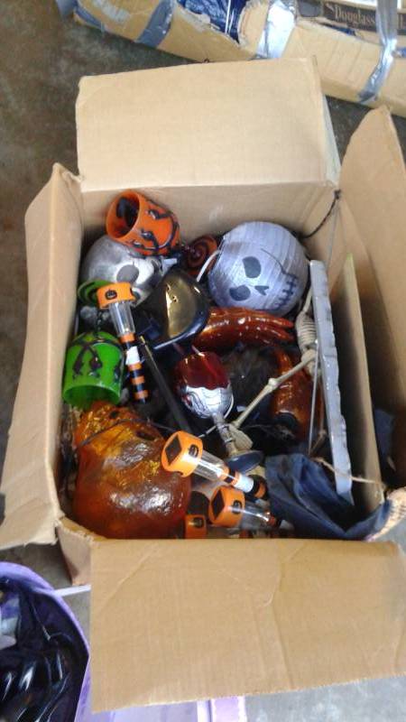 lot 128 image: Lot Of Halloween Decoration Items