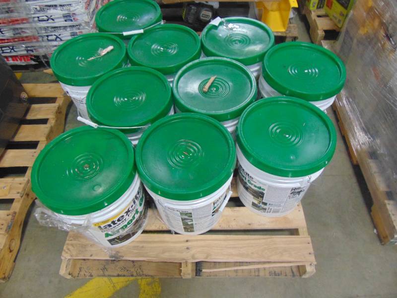 lot 467 image: Latex-ite 4.75 Gal. Airport Grade Driveway Filler Sealer 10 Pales 73066