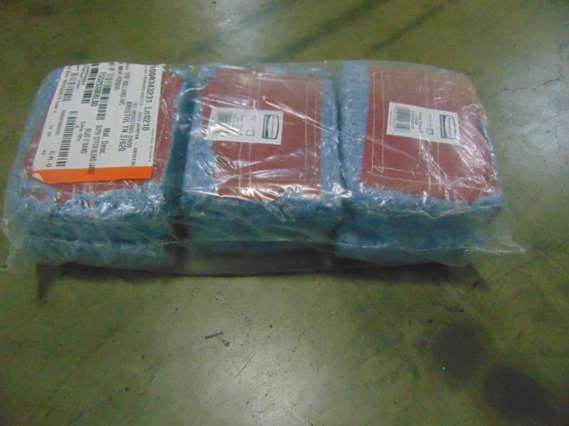 lot 251 image: Rubbermaid Commercial Products 5 in. Headband Super Stitch Blend Mop (6-Pack) RCPD253BLU