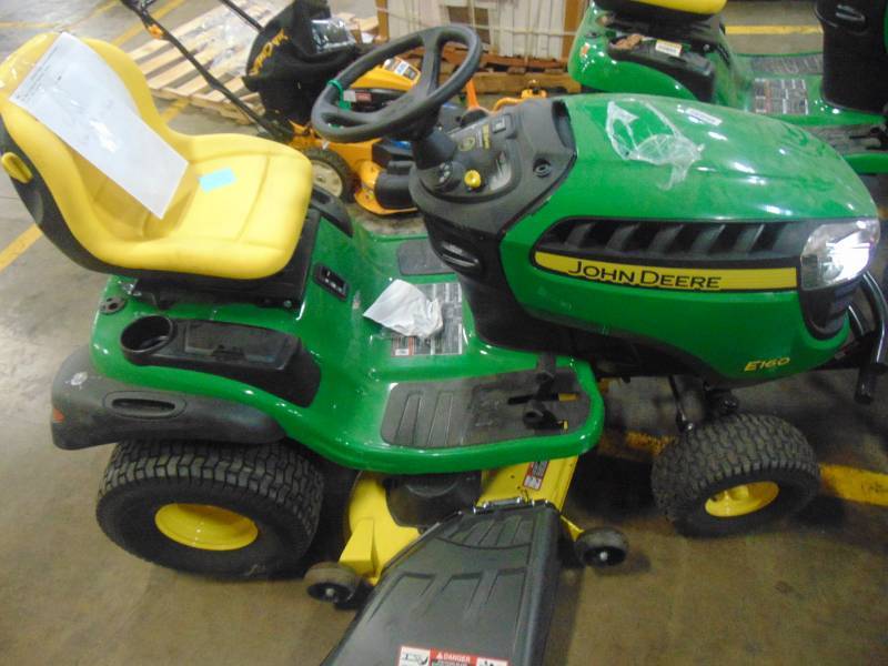 lot 490 image: John Deere E160 48 in. 24 HP V-Twin ELS Gas Hydrostatic Lawn Tractor BG21029