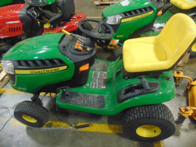 lot 491 image: John Deere E120 42 in. 20 HP V-Twin Gas Hydrostatic Lawn Tractor BG21069