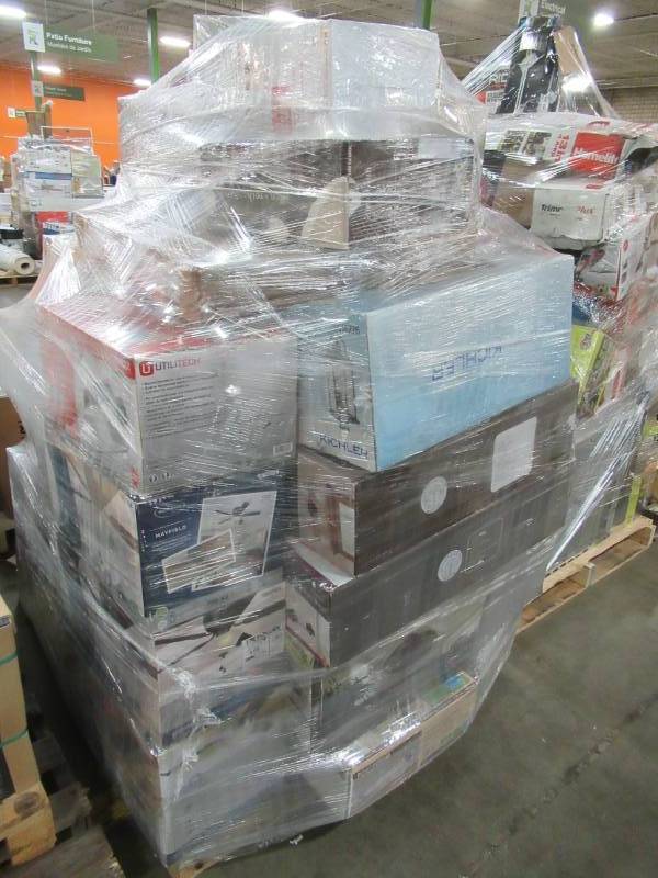 lot 32 image: WHOLESALE MIXED PALLET OF RETURNS - CEILING FANS AND LIGHTING