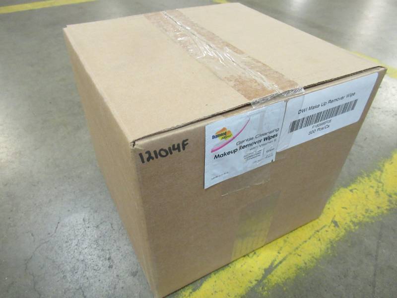 lot 76 image: Diamond Wipes (500 CountCase) Makeup Remover - One Case