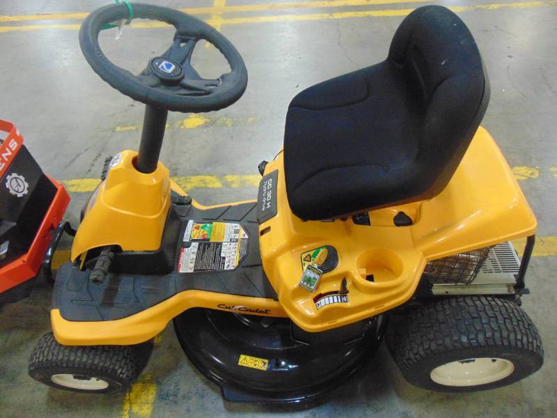 lot 514 image: Cub Cadet 30 in. 382 cc Auto-Choke Engine Hydrostatic Drive Gas Rear Engine Riding Mower CC30H