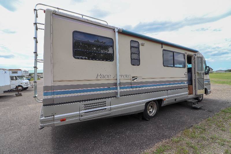 lot 1 image: 1991 Fleetwood RV Pace Arrow Class A Motorhome 30 NO RESERVE