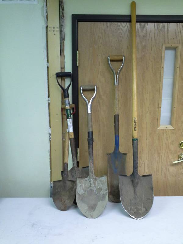 lot 227 image: Lot of (5) Spades