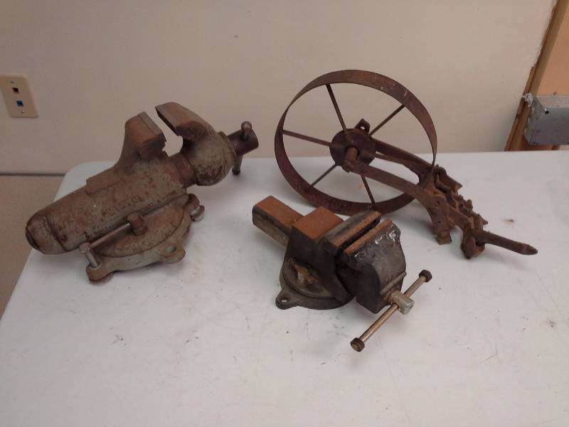 lot 230 image: Lot of (2) Bench Vises, Antique Wheel