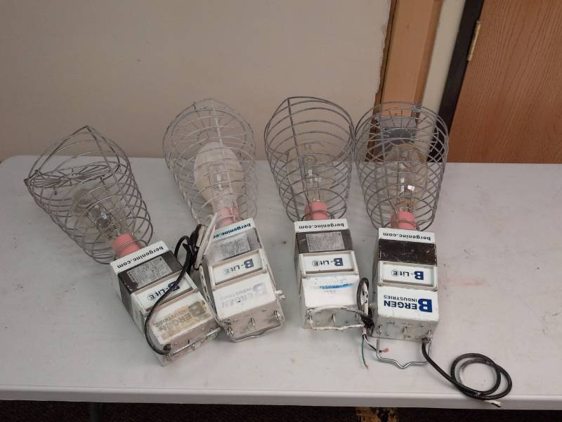 lot 259 image: Lot of (4) Bergen Industries B-LitE 400W CW Autotransformer Ballast Metal Halide Pulse Start Lamp