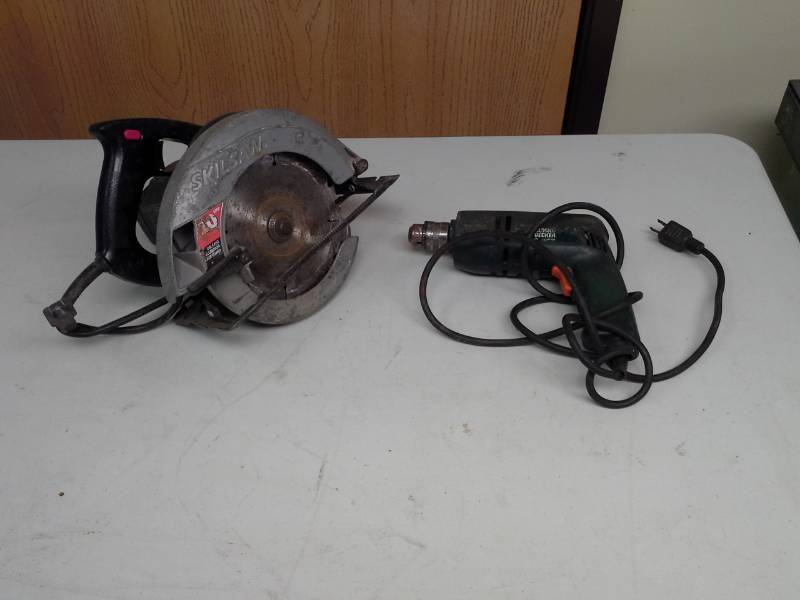 lot 261 image: Lot of (2) Skil 7-14in. Circular Saw 5150, Electric Drill