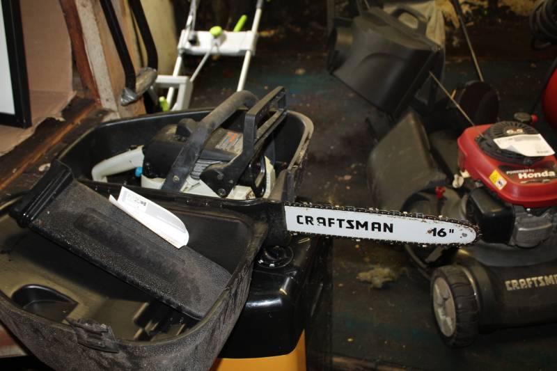 lot 5 image: Craftsman 16in. Chainsaw with Case
