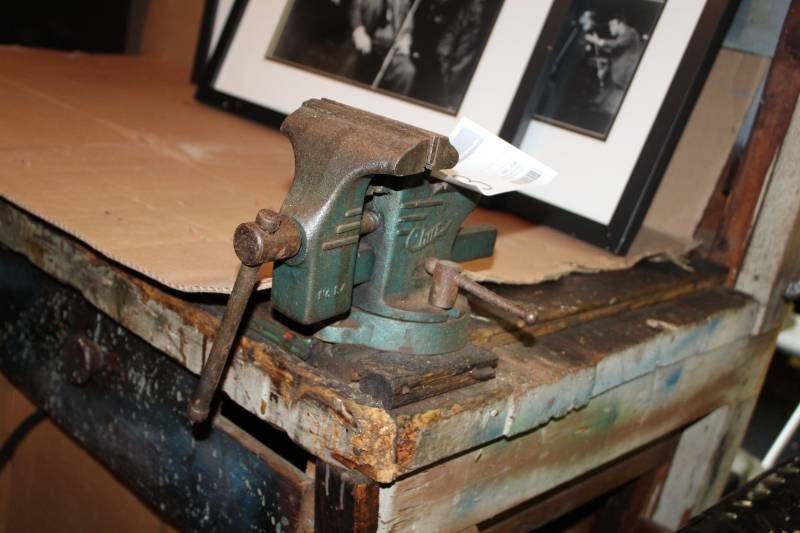lot 53 image: Chief Bench Vise