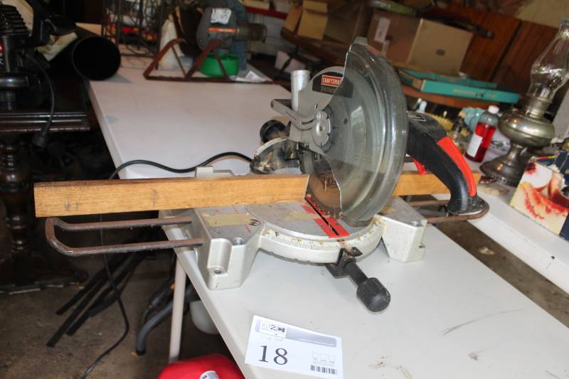 lot 18 image: Craftsman 10in. Compound Miter Saw