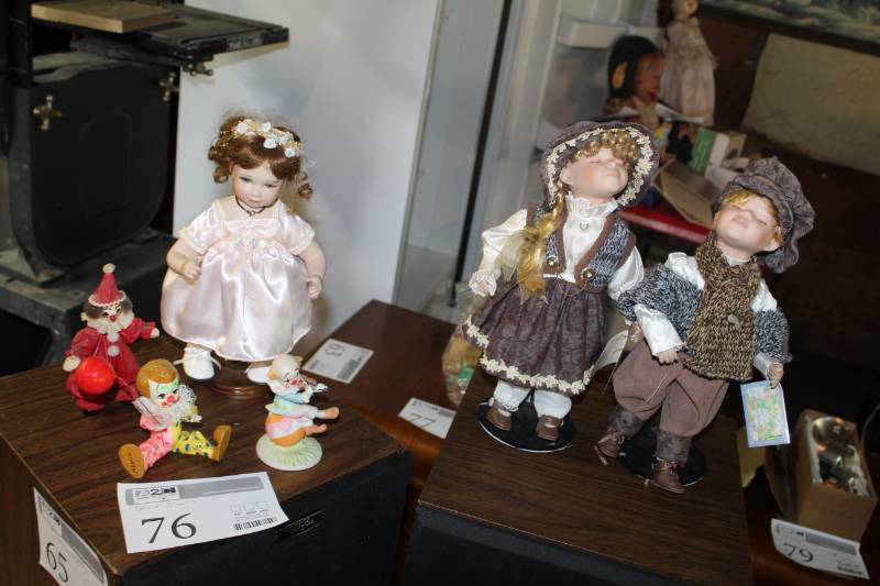lot 76 image: Cathay Collection Dolls and Clown Table Dcor