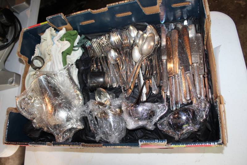 lot 113 image: Silverware, Silver Servingware