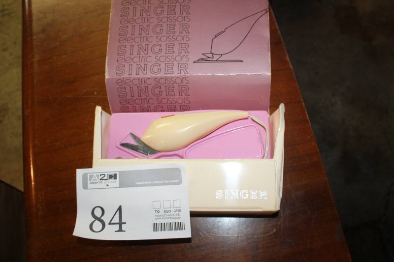 lot 84 image: Singer Electric Scissors