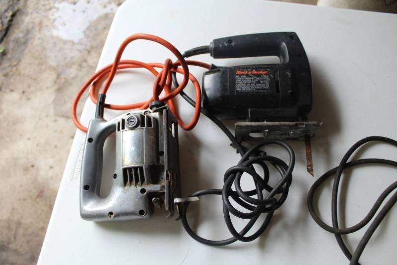 lot 14 image: Lot of (2) Black & Decker Jig Saws