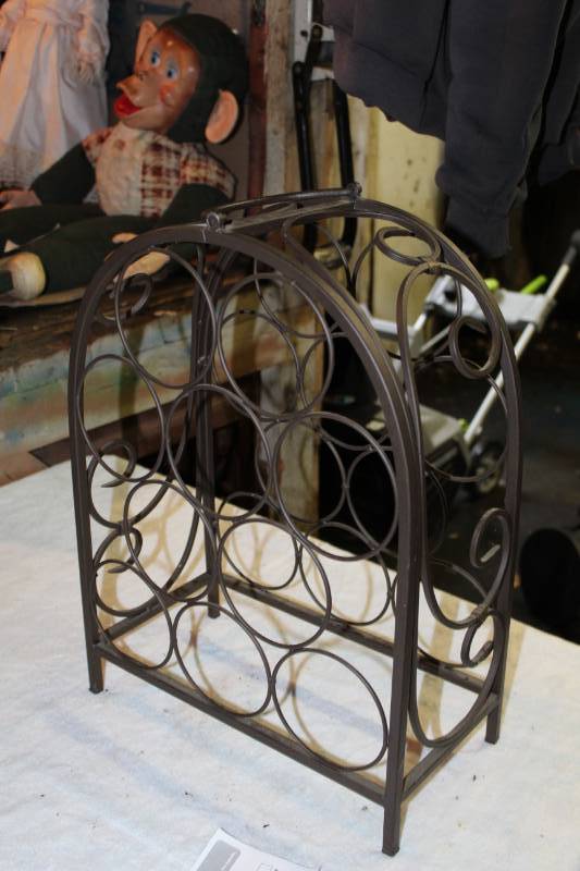 lot 138 image: 10-Bottle Metal Wine Rack