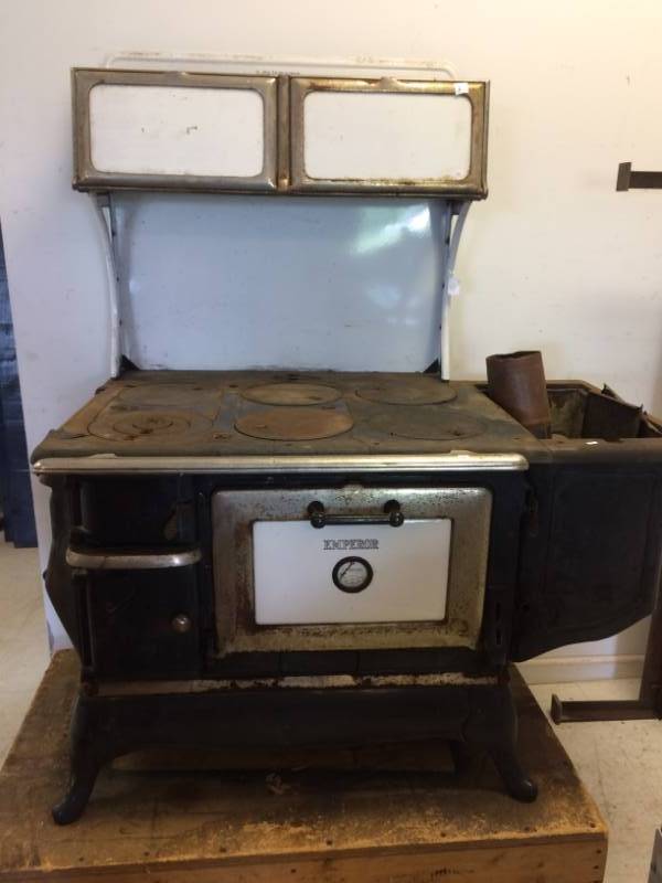 lot 1 image: Kalamazoo Emperor Stove