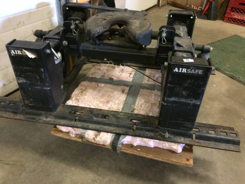 lot 5 image: Wheel Hitch