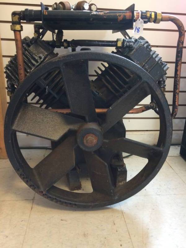 lot 18 image: Speedaire Air Compressor