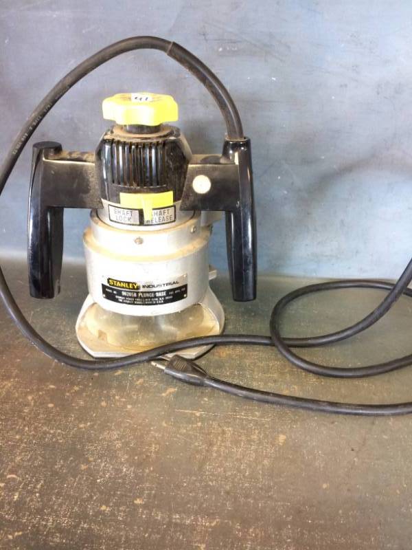 lot 25 image: Stanley Plunge Router