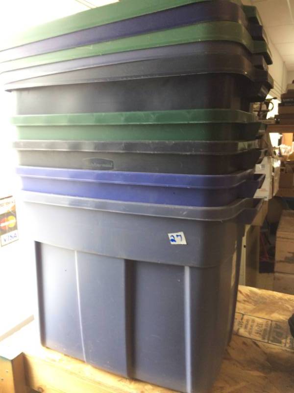 lot 27 image: Rubbermaid 18 Gallon Bins