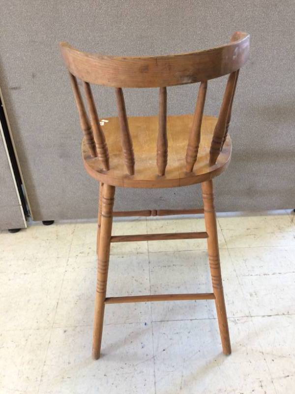 lot 38 image: Childs Wooden Chair