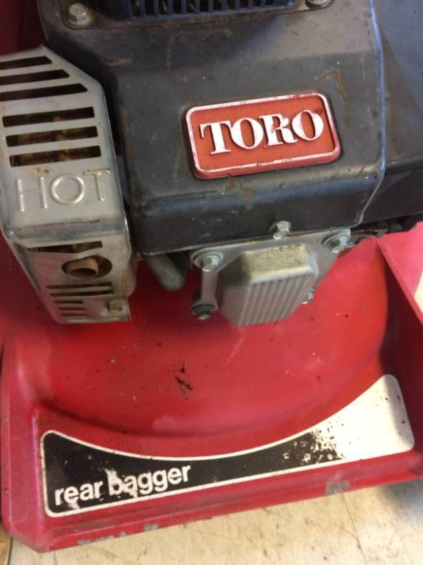 lot 30 image: Toro Lawn Mower