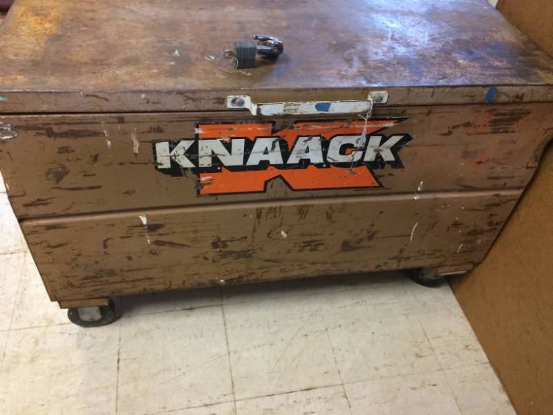 lot 32 image: Knaack Gang Box