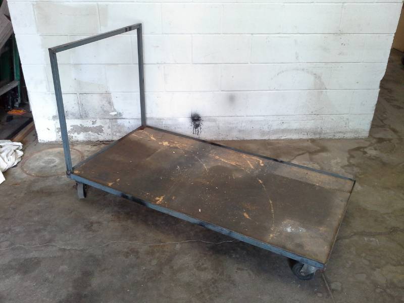 lot 811 image: 4-Wheel Commercial Cart