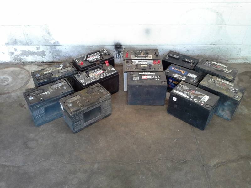 lot 814 image: Lot of (13) 12V Car Batteries