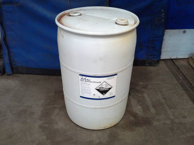 lot 834 image: Plastic 55-Gallon Drum