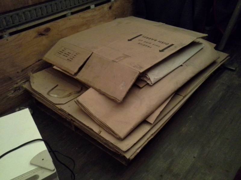 lot 849 image: Large Cardboard Boxes, Kraft Paper