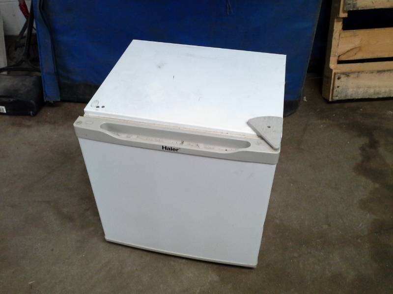 lot 853 image: Haier Mini Refrigerator