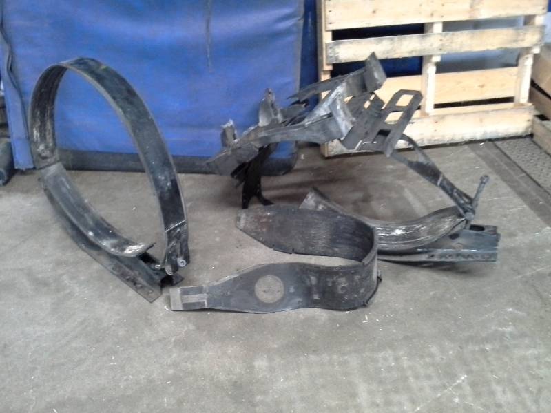 lot 863 image: Barrel Strap Parts