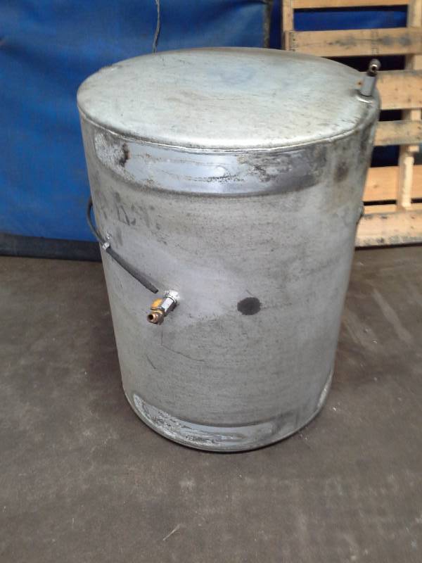 lot 868 image: Metal Tank, Fuel