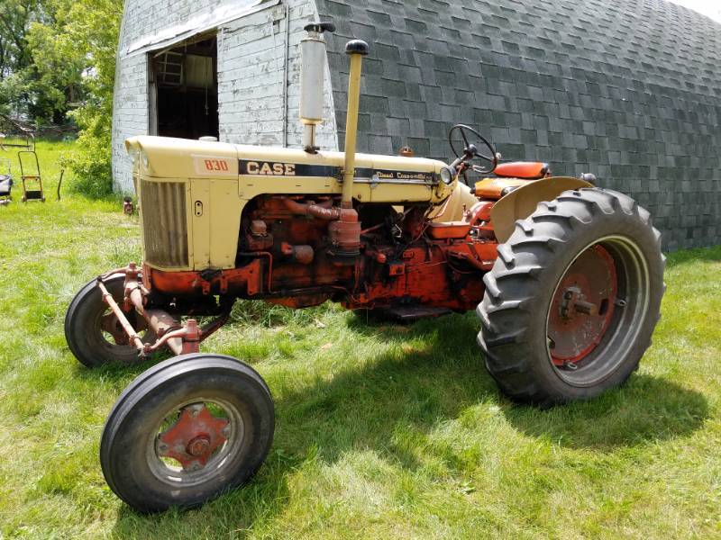 lot 3 image: 830 Case Diesel Tractor with Case-O-Matic and duel tires