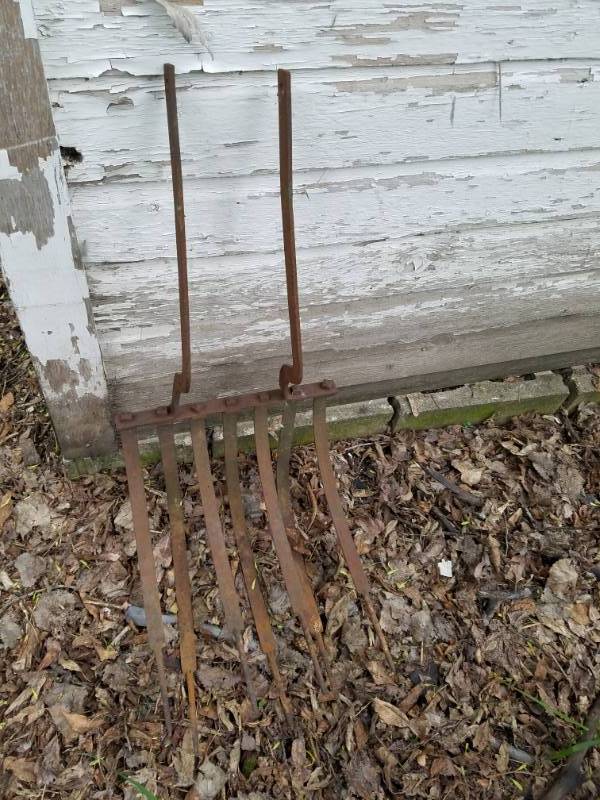 lot 11 image: Yard art from an old piece of farm implement