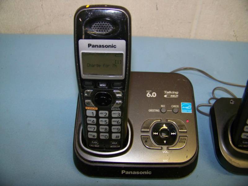 lot 58 image: Panasonic, KX-TG9331T, Cordless Telephones  Phones with Charging Bases and Digital Answering System