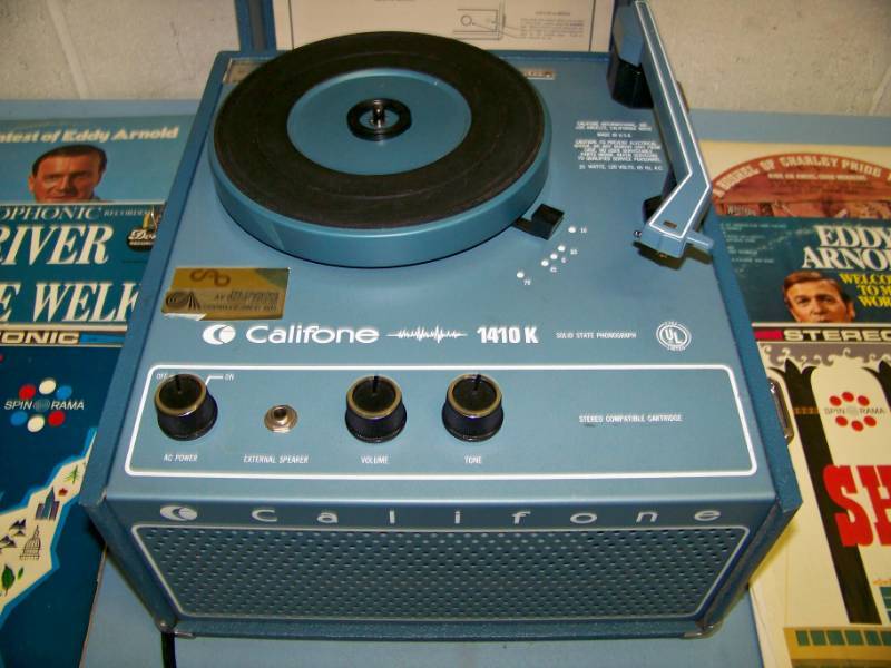 lot 35 image: VintageClassicCollectible, Caliphone, 1410 K, Record  Album  Vinyl Player with Records