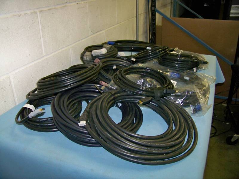 lot 23 image: (14) High-quality, Professional HDMI Cables in Various Lengths