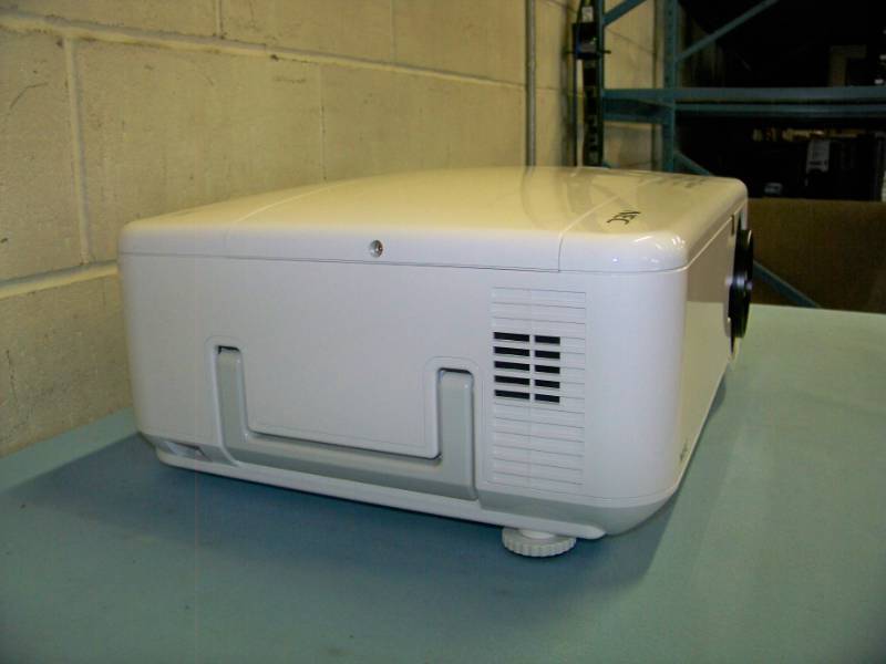 lot 25 image: NEC, NP4100W, Dual Lamp, DLP Projector
