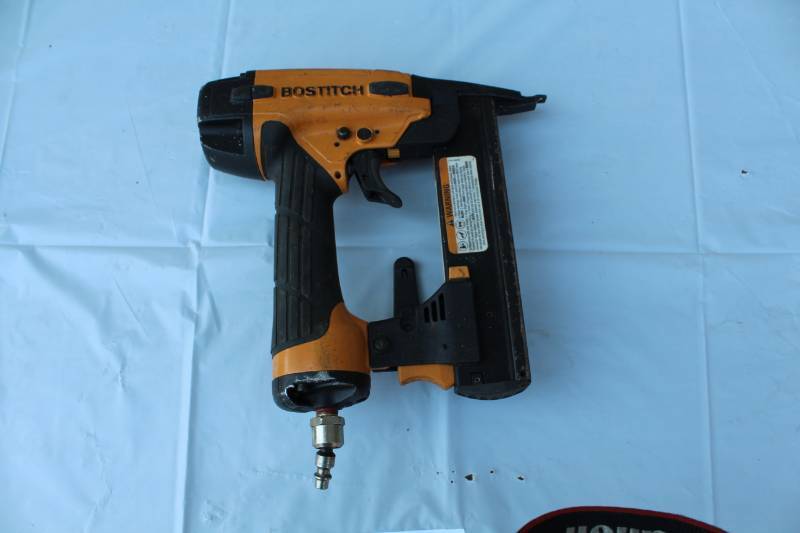lot 15 image: Bostitch SX1838 18GA Pneumatic Fastener