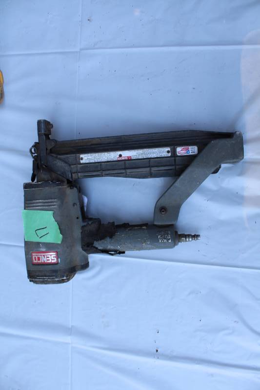 lot 17 image: Senco SNS40 16GA Pneumatic Nailer