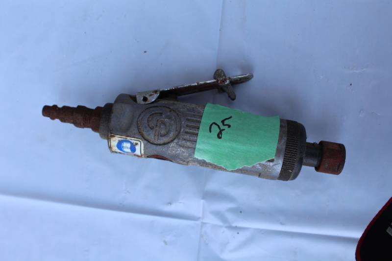 lot 25 image: Chicago Pneumatic Pneumatic Die Grinder
