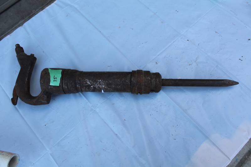 lot 35 image: Pneumatic Air Chisel